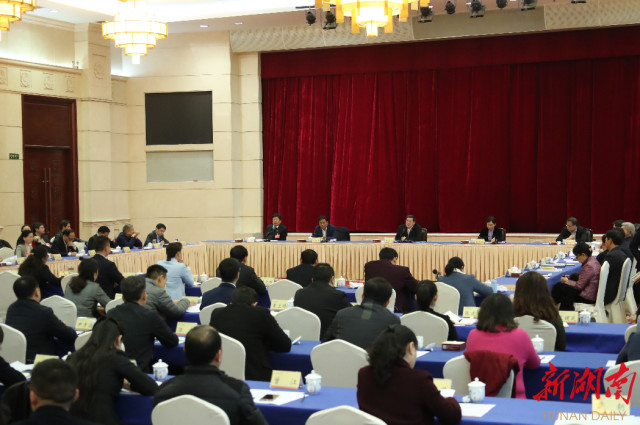 杜家毫参加政协联组讨论，寄语委员识大局连民心善思考勇担当.jpg