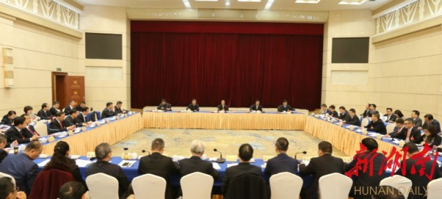 快讯丨许达哲参加省政协十二届三次会议联组讨论.jpg