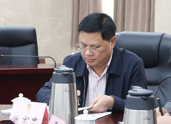 纪检组长陈宏忠同志向省政协机关党组会议传达省委相关会议精神并解读